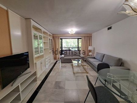 Alquiler de piso en Calle Carlos Mackintosh - Photo 2