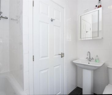 2 bedroom Flat To Let - Photo 6