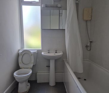 De'arn Gardens, CR4, Mitcham - Photo 5