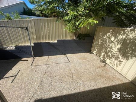 Recently renovated & centrally located unit in a small complex. - Photo 4