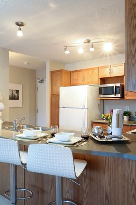 Kenwood Court - Photo 1