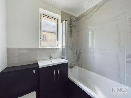 3 bedroom semi-detached house to rent - Photo 5