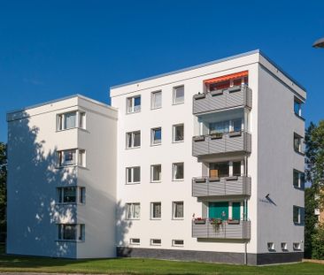 Offenes Wohnen, stilvolles Bad und Blick ins Grüne – jetzt entdecken! - Photo 1