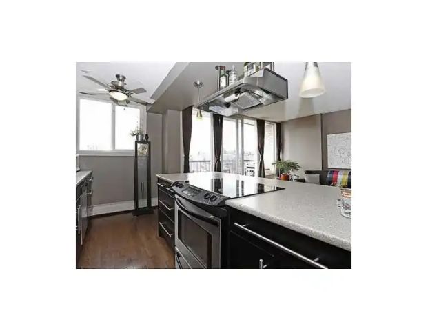 Executive TOP FLOOR sw Corner in TRENDY MISSION | 603 - 505 19 AVE SW, Calgary - Photo 1