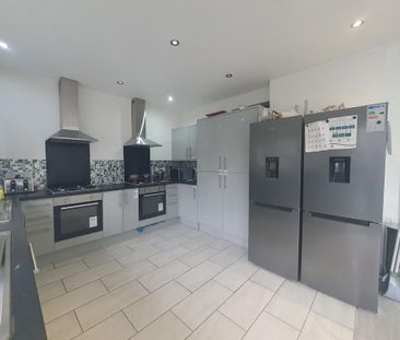 1 bedroom in a house share to rent - Photo 3