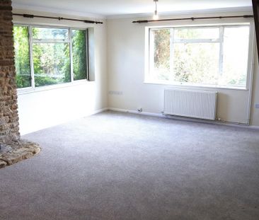 5 bedroom detached house to rent - Photo 2