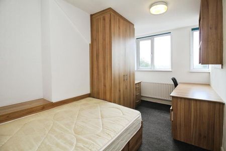 4 bedroom apartment to rent - Photo 4