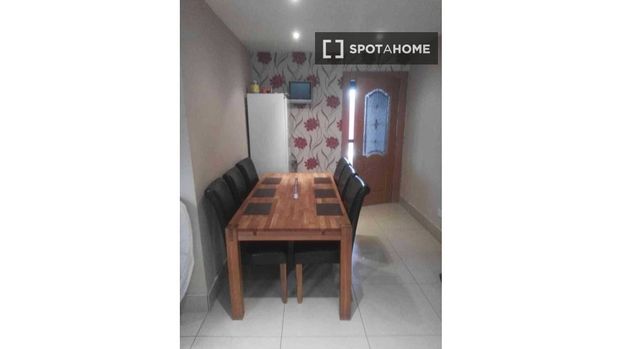 Room in shared 4-bedroom flat for rent in Drumfinn, Dublin. - Photo 1