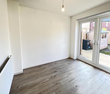 3 bedroom semi-detached house to rent - Photo 4