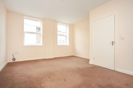 3 bedroom flat to rent - Photo 2