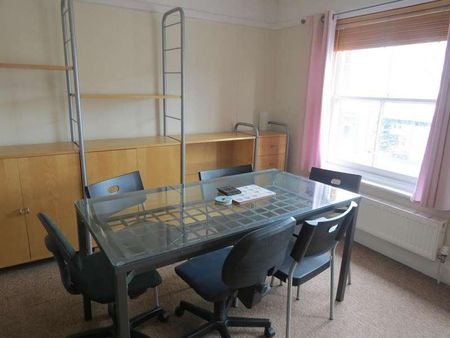 Bedroom Flat In Moordown, BH9 - Photo 3