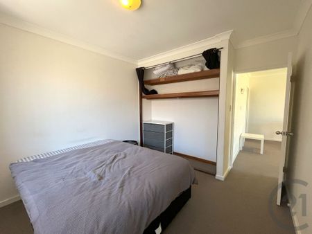 Low Maintenance - 2x1 Duplex - Furnished - Photo 3