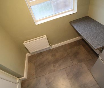 2 bedroom end of terrace house to rent - Photo 5