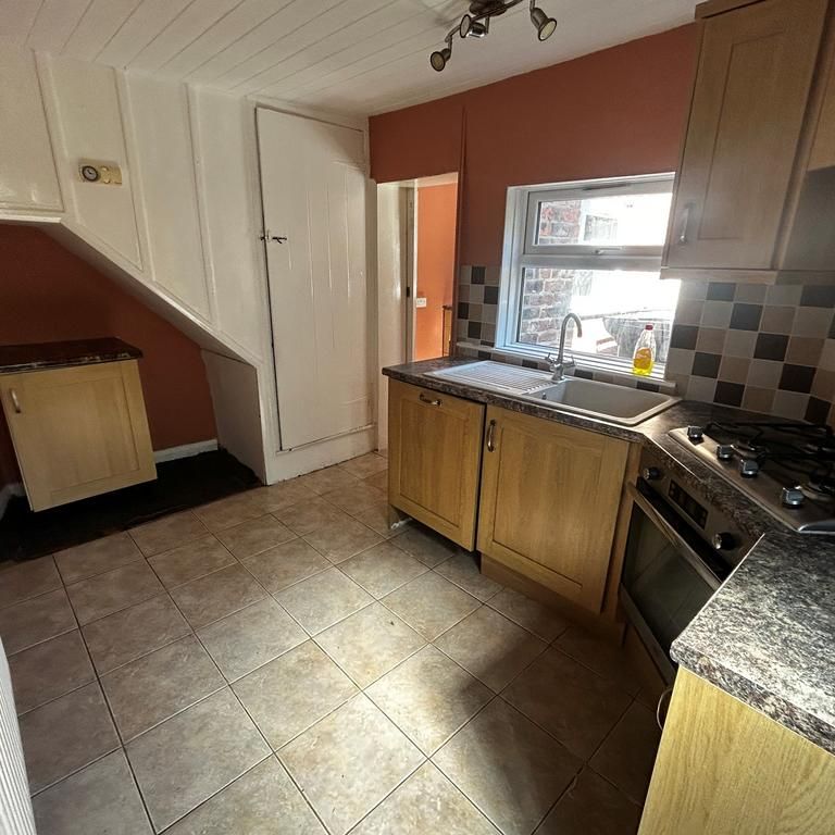2 bedroom end of terrace house to rent - Photo 1