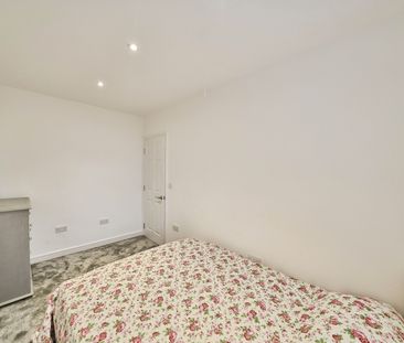 2 Bed Terraced House, Lower Richmond Road, SW15 - Photo 6
