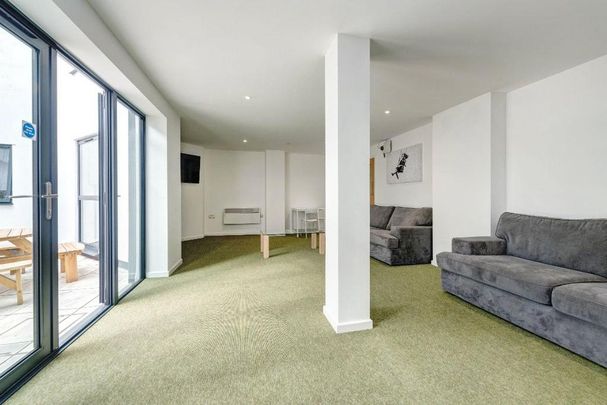 Studio to rent - Photo 1