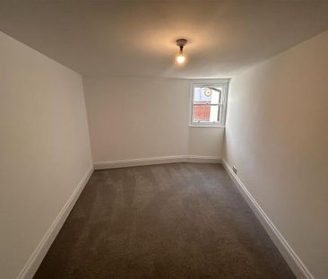 3 bedroom flat to rent - Photo 2