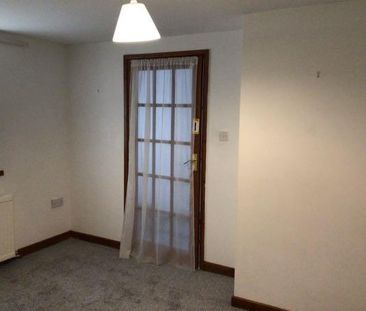 2 bedroom end of terrace house to rent - Photo 1