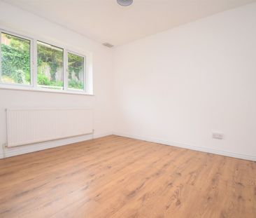 Terraced House to rent - Clive Road, Belvedere, DA17 - Photo 3