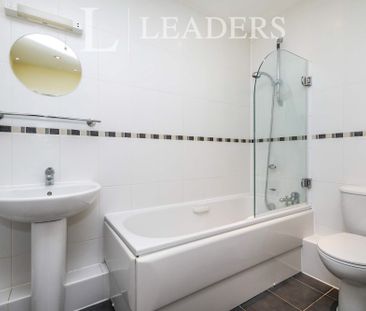 2 bedroom apartment to rent Charterhouse Area, Godalming - Photo 5