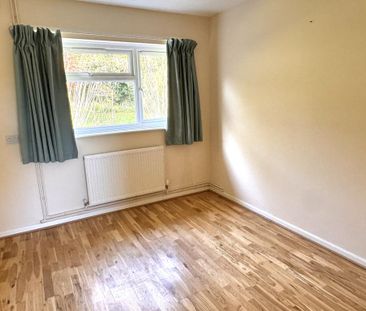 3 bedroom detached bungalow to rent - Photo 3