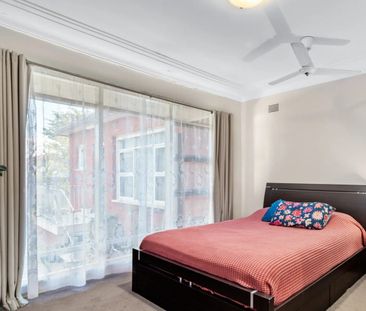 FAMILY HOME IN A PRIME LOCATION! - Photo 3