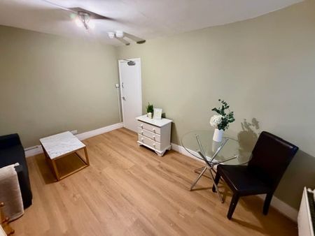 1 Bed Flat, Matheson Road, W14 - Photo 4