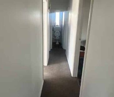 Well-presented 3-bedroom home - Photo 4