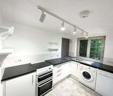 A refurbished Grade II listed period cottage in this desirable vill... - Photo 1