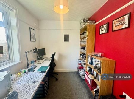 3 bedroom semi-detached house to rent - Photo 4