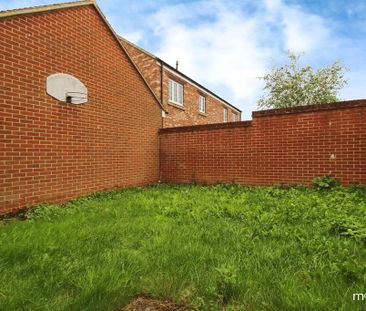 3 bedroom semi-detached house to rent - Photo 2