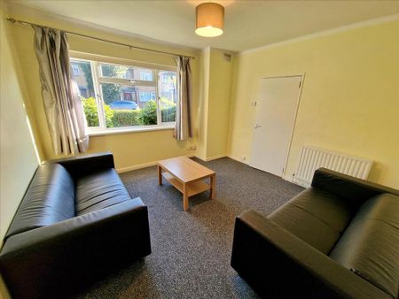 4 bedroom end of terrace house to rent - Photo 2