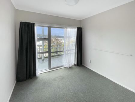 Convenient Terrace Living - Photo 3