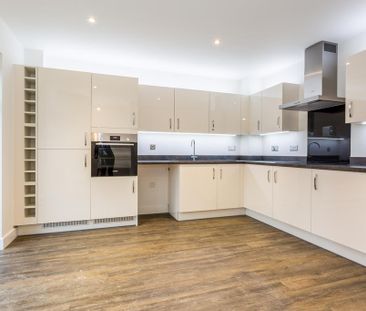 3 bedroom semi-detached house to rent - Photo 5