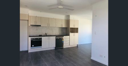 1 Bedroom Dualocc. property with HUGE Yard - Photo 4