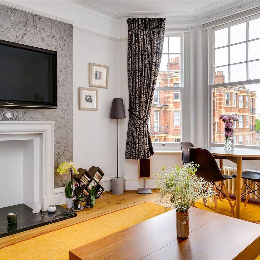 Sutton Court, London, W4, London - Photo 1