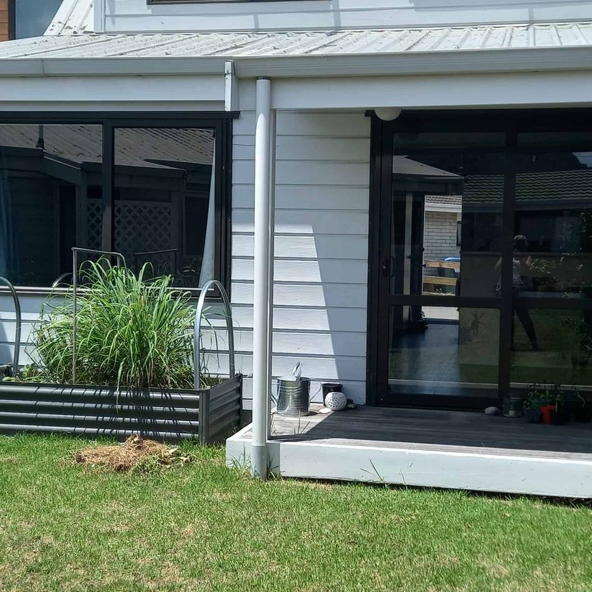 Sunny downtown delight! - Photo 1