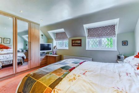 4 BED House To rent - Photo 5