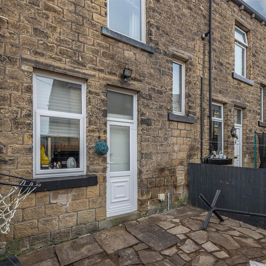 2 bed terraced house to rent in Duke Street, Elland - Photo 2