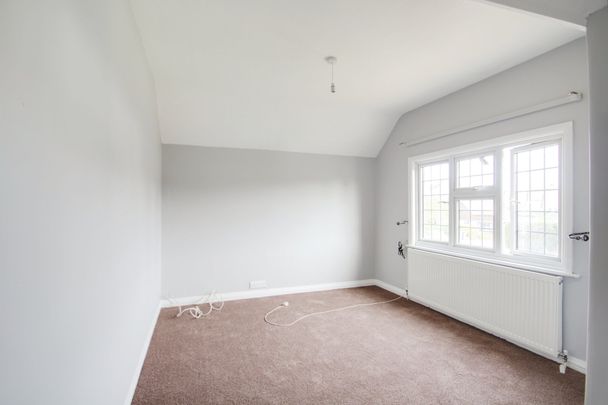5 bed detached house to rent in Syke Cluan, Richings Park, SL0 - Photo 1