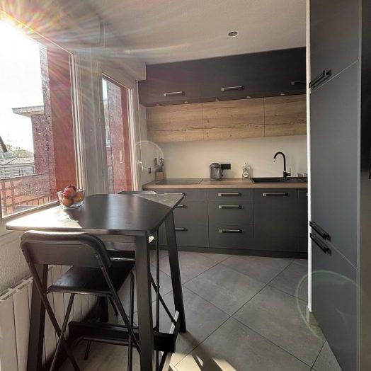 Beau 2 pièces meublé avec terrasse - Photo 1