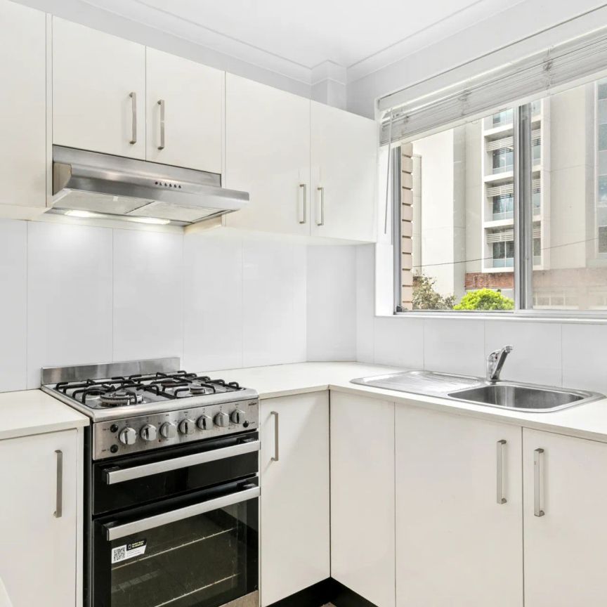 Light-Filled Apartment in a Prime Lifestyle Location - Photo 1