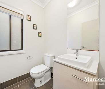 Modern Family Home in Peaceful Location, Walk to park & Bus - Photo 1