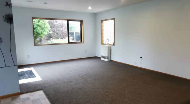 Yaldhurst , 5 bedrooms - Photo 1
