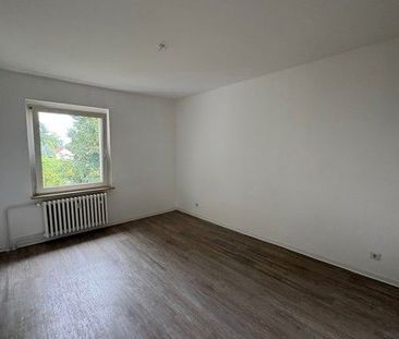Einziehen & genießen: Stilvoll renovierte 2,5-Zimmer-Wohnung mit vi... - Foto 1