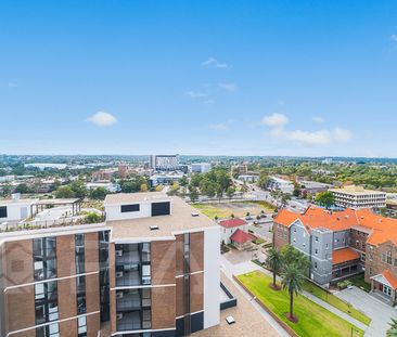 Brand new apartment with commanding view - Photo 1