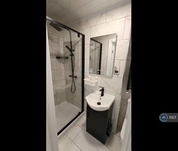 1 bedroom in a house share to rent - Photo 6