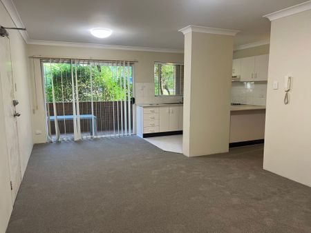 Spacious Two Bedroom Unit in Prime Location - Photo 5