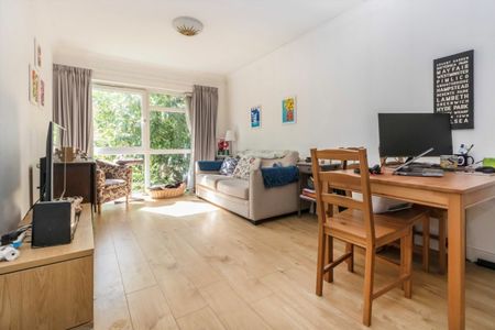 Claremont Road, KT6, London - Photo 4