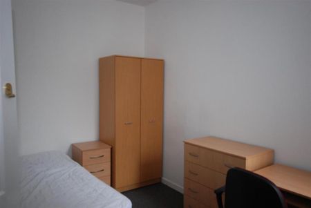 5 bedroom private hall to rent - Photo 2